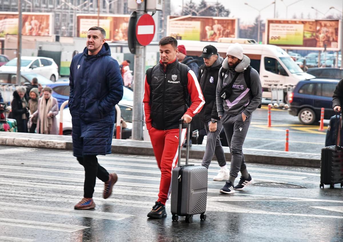 „I-am zis lui Dani Coman că vrea să mă dea afară” » Bogdan Andone, în formă pe aeroport: ce se întâmplă cu Caio și Mario Tudose
