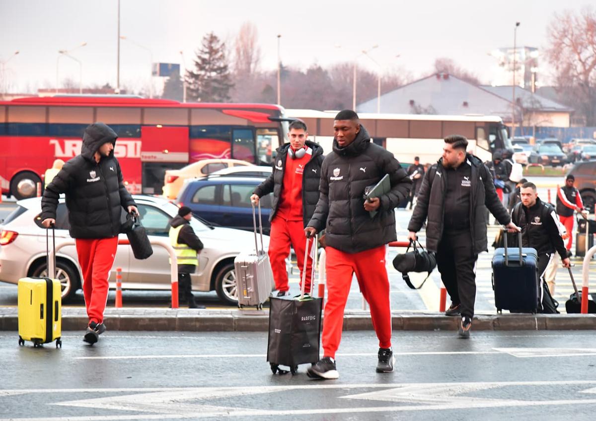 „I-am zis lui Dani Coman că vrea să mă dea afară” » Bogdan Andone, în formă pe aeroport: ce se întâmplă cu Caio și Mario Tudose