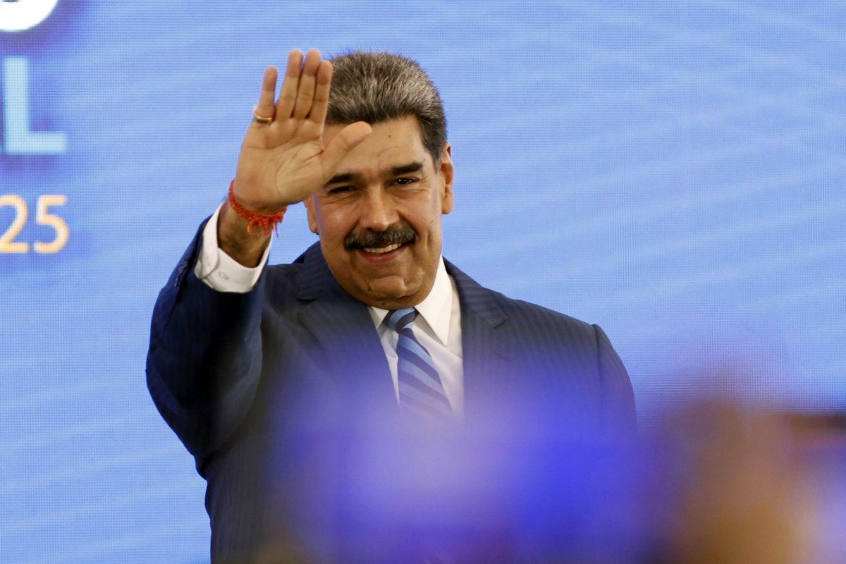 În timp ce Trump posta imagini cu Maduro, în Venezuela se făcea anunțul care poate duce la scenariul din 2003