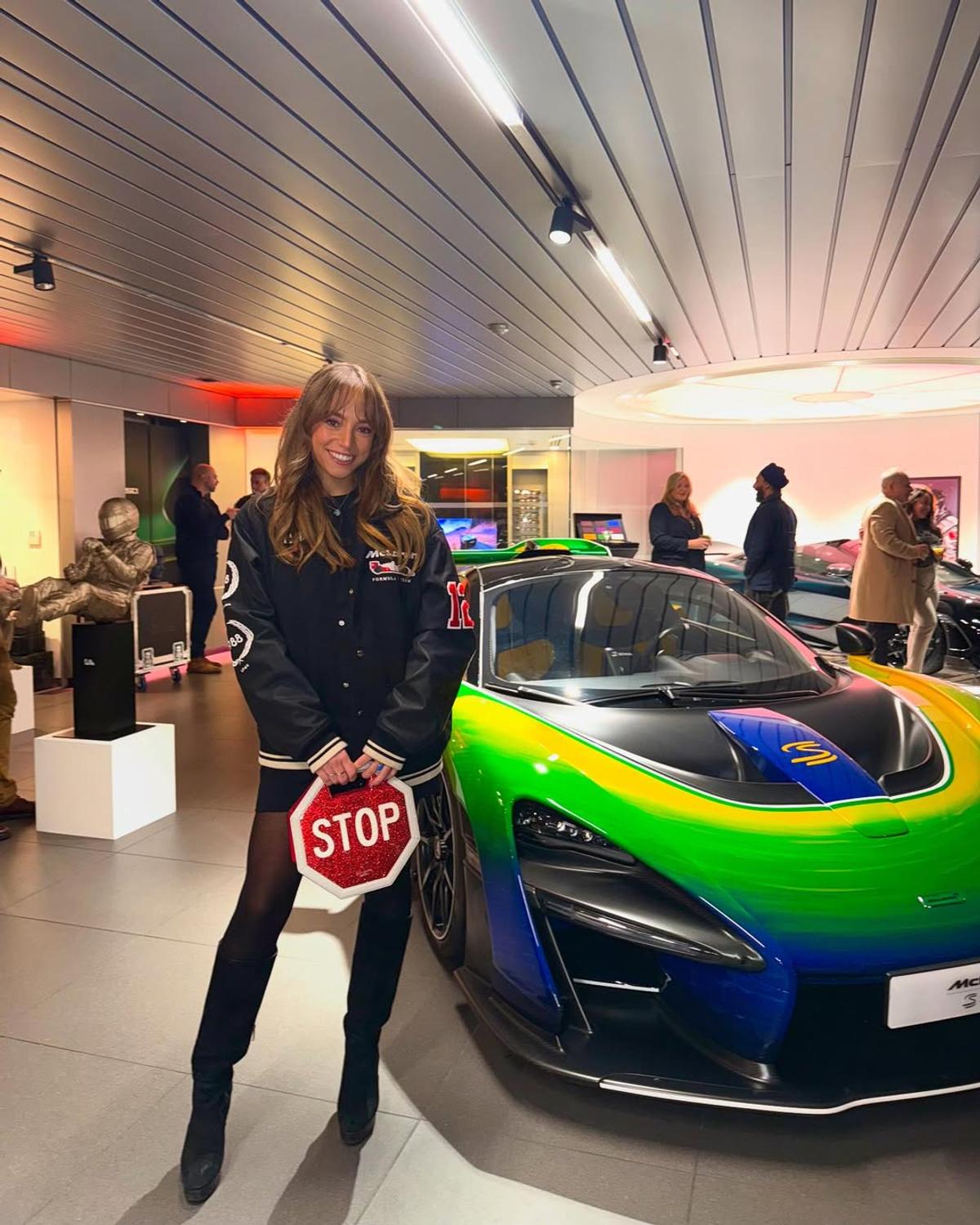 Clipul viral cu Novak Djokovic și o influenceriță superbă a încins internetul » Sârbul s-a furișat în spatele ei și a învățat-o cum se face