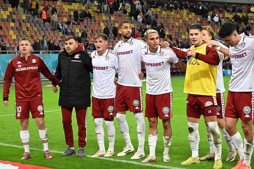 Claudiu Petrila, primul de la stânga la dreapta // foto: Imago Images