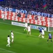 Scamacca îi fură balonul lui Hermoso, faza se dezvoltă, iar nouarul înscrie cu capul