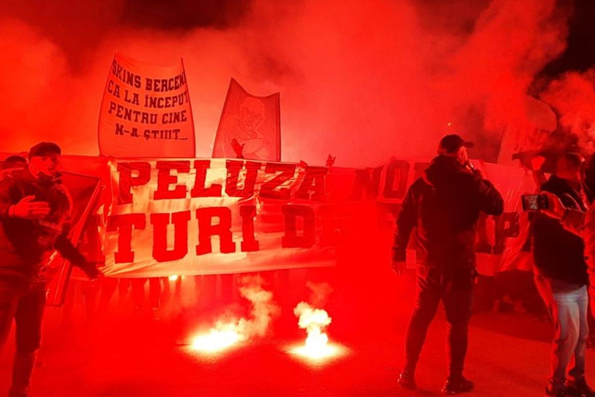 DINAMO - FCSB. VIDEO Ca în vremurile bune! Atmosfera creată de suporterii roș-albaștrilor înainte de Derby de România