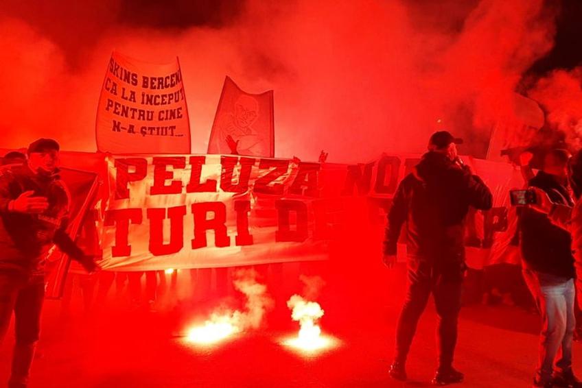 Suporterii din Peluza Nord au făcut spectacol la Berceni, înainte de FCSB - Dinamo