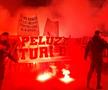 DINAMO - FCSB. VIDEO Ca în vremurile bune! Atmosfera creată de suporterii roș-albaștrilor înainte de Derby de România