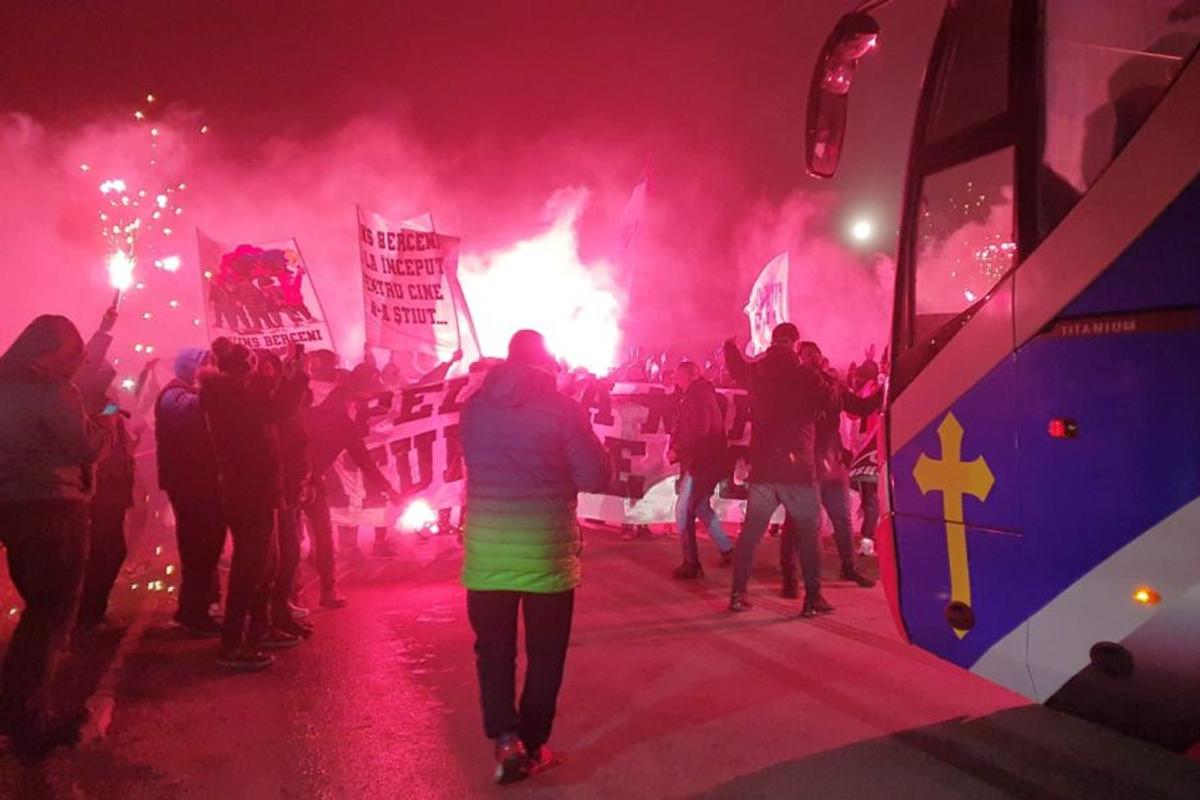 Dinamo - FCSB. Peluza Nord, 3 mesaje dure și un derapaj la adresa PCH: „Faceți chetă să jucați / De Liga 2 să scăpați”