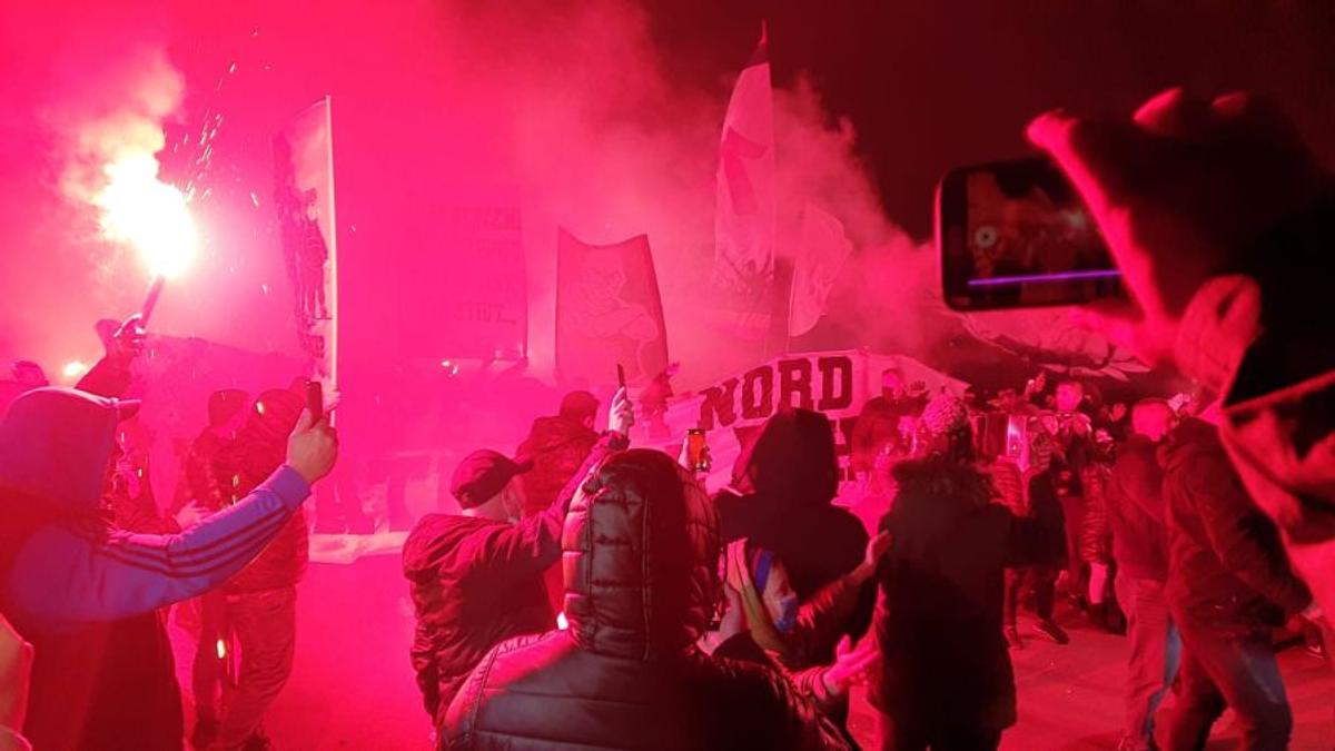 DINAMO - FCSB. VIDEO Ca în vremurile bune! Atmosfera creată de suporterii roș-albaștrilor înainte de Derby de România