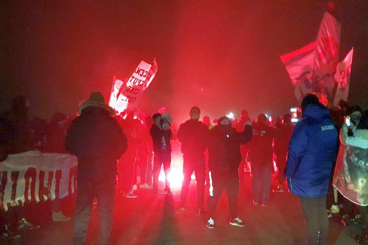 DINAMO - FCSB. VIDEO Ca în vremurile bune! Atmosfera creată de suporterii roș-albaștrilor înainte de Derby de România