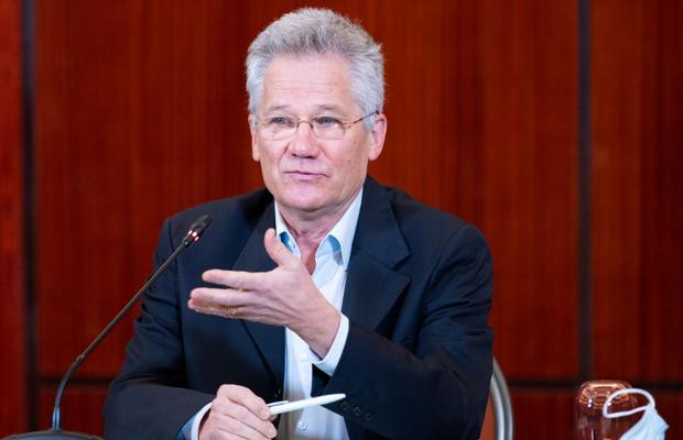Boloni retractează o afirmație din conferința-maraton: „Am greșit, am vrut să dau un «bobârnac»”