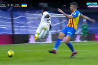 „Și-a pierdut mințile!” » Până și antrenorul Valenciei a fost șocat de intrarea asupra lui Vinicius