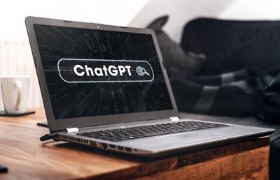 Gazeta a testat sistemul de inteligență artificială ChatGPT. Acesta a oferit răspunsuri corecte, dar și date complet greșite: „Hagi este considerat unul dintre cei mai buni fotbaliști români din istorie”, „Lăcătuș a jucat la Rapid”