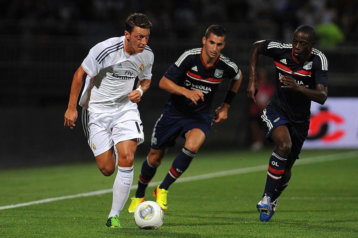 Mesut Ozil s-a retras