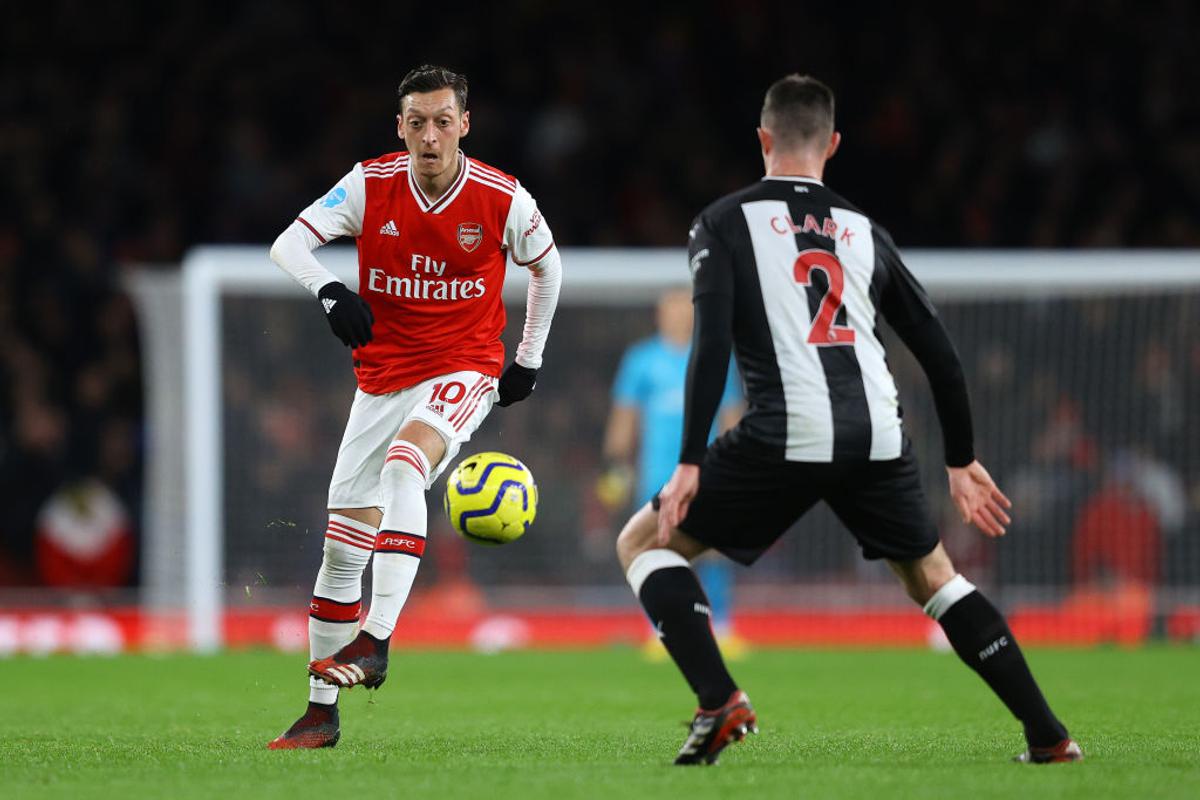 Mesut Ozil s-a retras