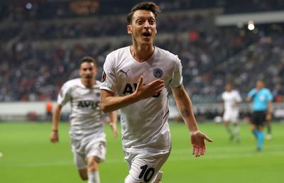Surpriză uriașă în Turcia: Mesut Ozil s-a retras brusc din fotbal, după ce ieri fusese titular la İstanbul Başakşehir!