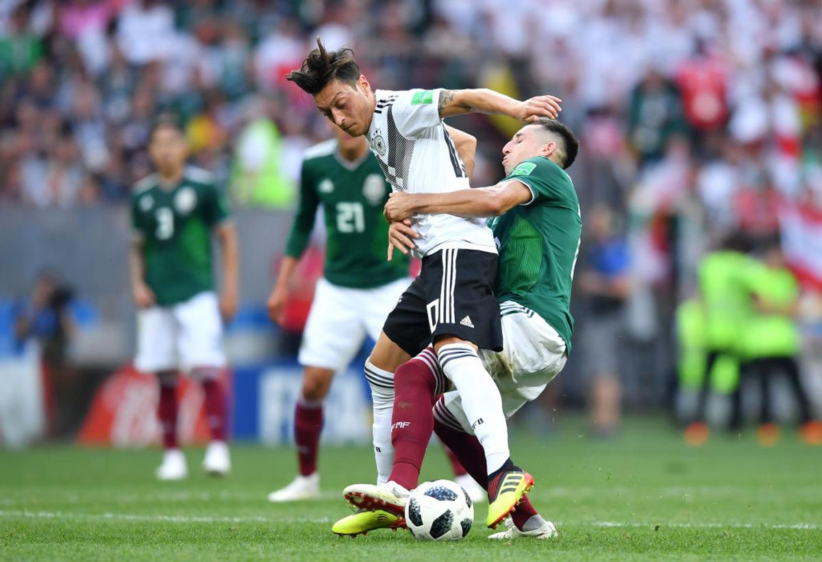 Mesut Ozil s-a retras