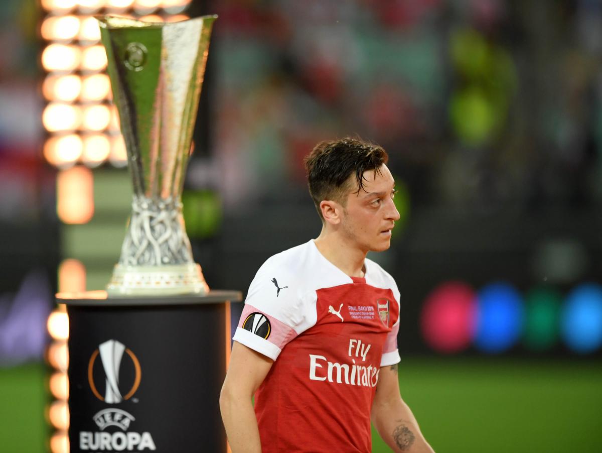 Mesut Ozil s-a retras