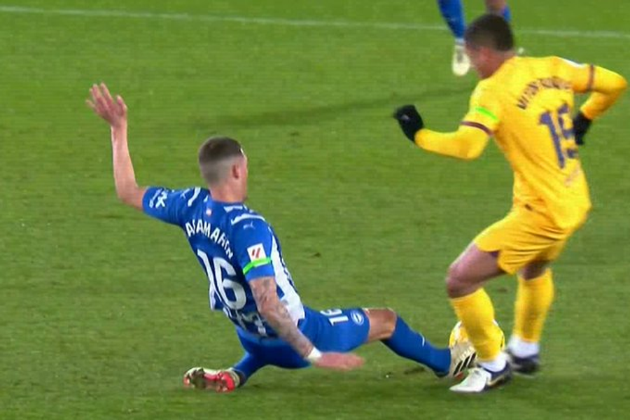 Victorie pentru Barcelona cu Alaves, Ianis Hagi a fost introdus pe final » Eliminare controversată la catalani