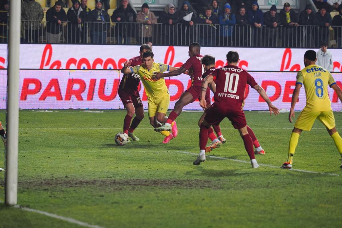 Fumatul interzis, nu și pentru președinte! 10 detalii de la Petrolul - CFR Cluj, observate de reporterii GSP prezenți la Ploiești