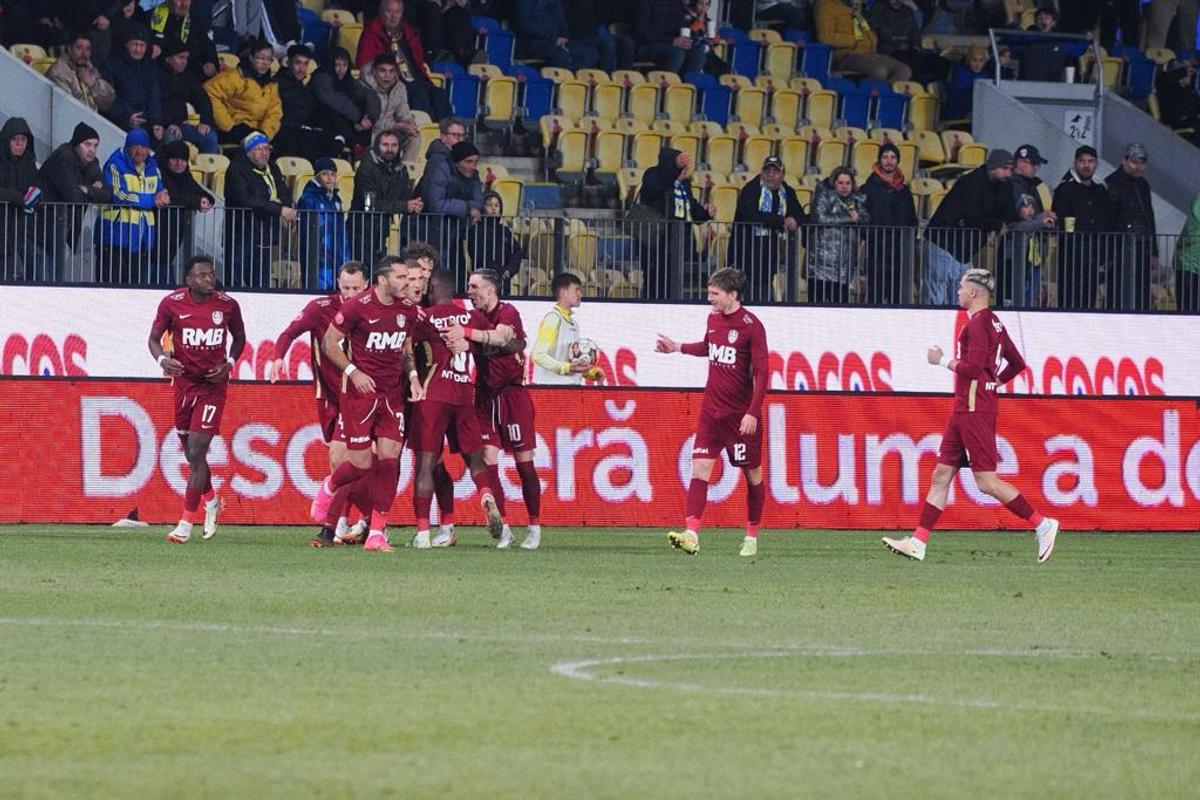 Fumatul interzis, nu și pentru președinte! 10 detalii de la Petrolul - CFR Cluj, observate de reporterii GSP prezenți la Ploiești