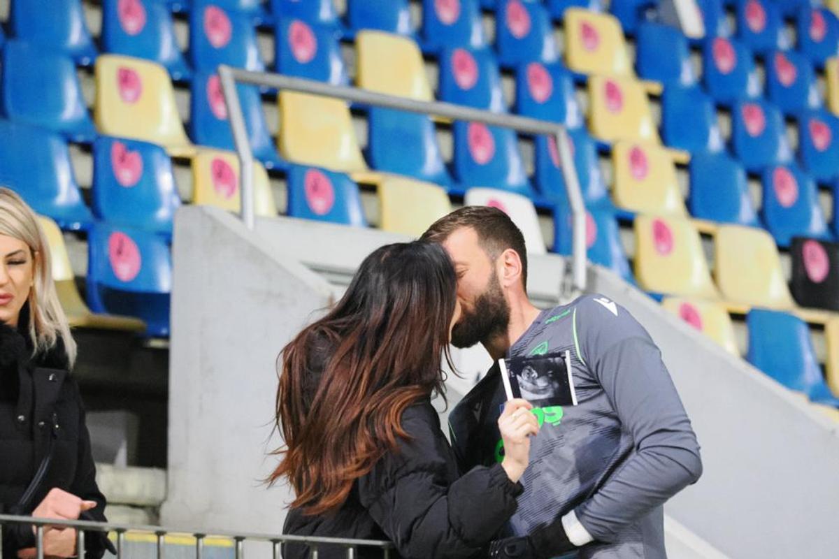 Anunț-surpriză după Petrolul - CFR » Ce poză a arătat iubita fotbalistului