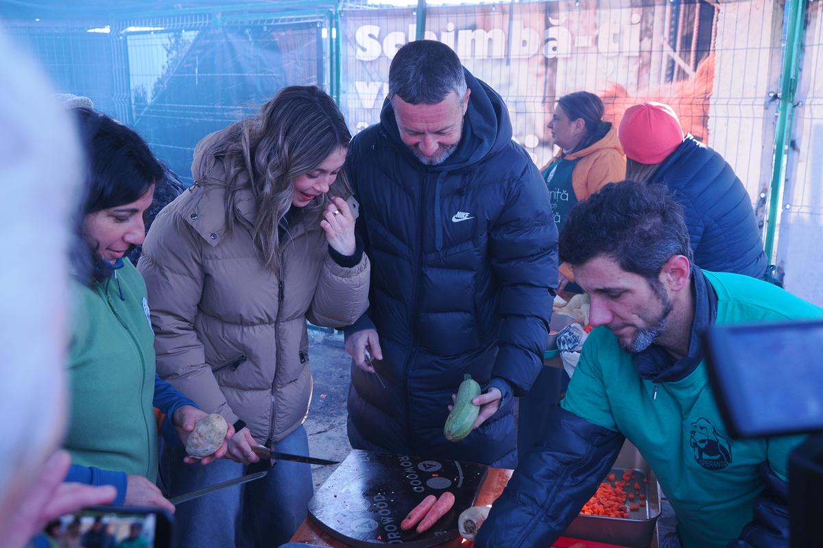 Mihai Stoica și fiica sa, Teodora, au gătit pentru câinii fără stăpân de la Adăpostul Speranța » Replica lui MM pentru „câinii” din Liga 1, după ce Dinamo a ajuns ultima în clasament