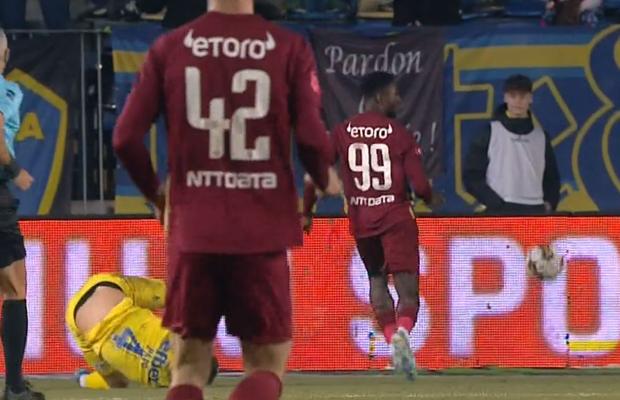 Specialiștii se contrazic la faza care a decis Petrolul - CFR Cluj: „99% asta e decizia corectă!” vs „E fault!”