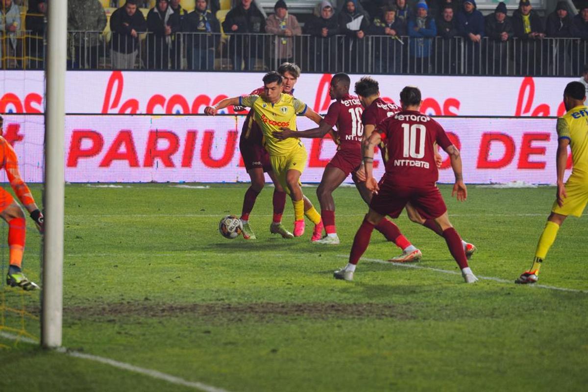 Petrolul - CFR, meci