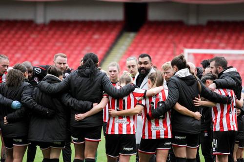 Jonathan Morgan (35 de ani) a fost demis de Sheffield United, locul 8 din liga a doua feminină din Anglia. Antrenorul e acuzat că ar fi avut o relație secretă de aproape 3 ani cu o jucătoare minoră. Foto: Imago