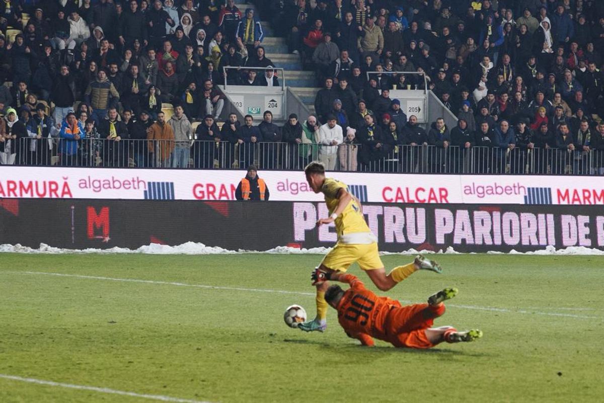 Fumatul interzis, nu și pentru președinte! 10 detalii de la Petrolul - CFR Cluj, observate de reporterii GSP prezenți la Ploiești