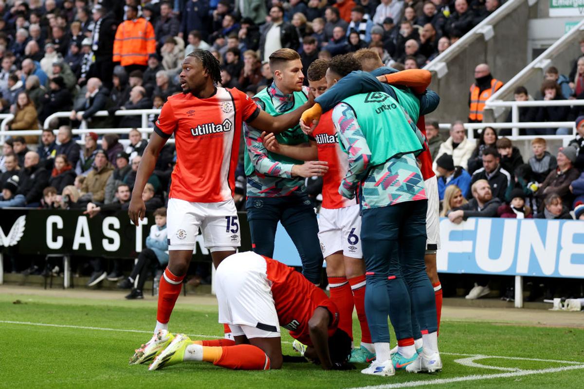 Meci NEBUN în Premier League! Newcastle și Luton au oferit un spectacol cu 8 goluri