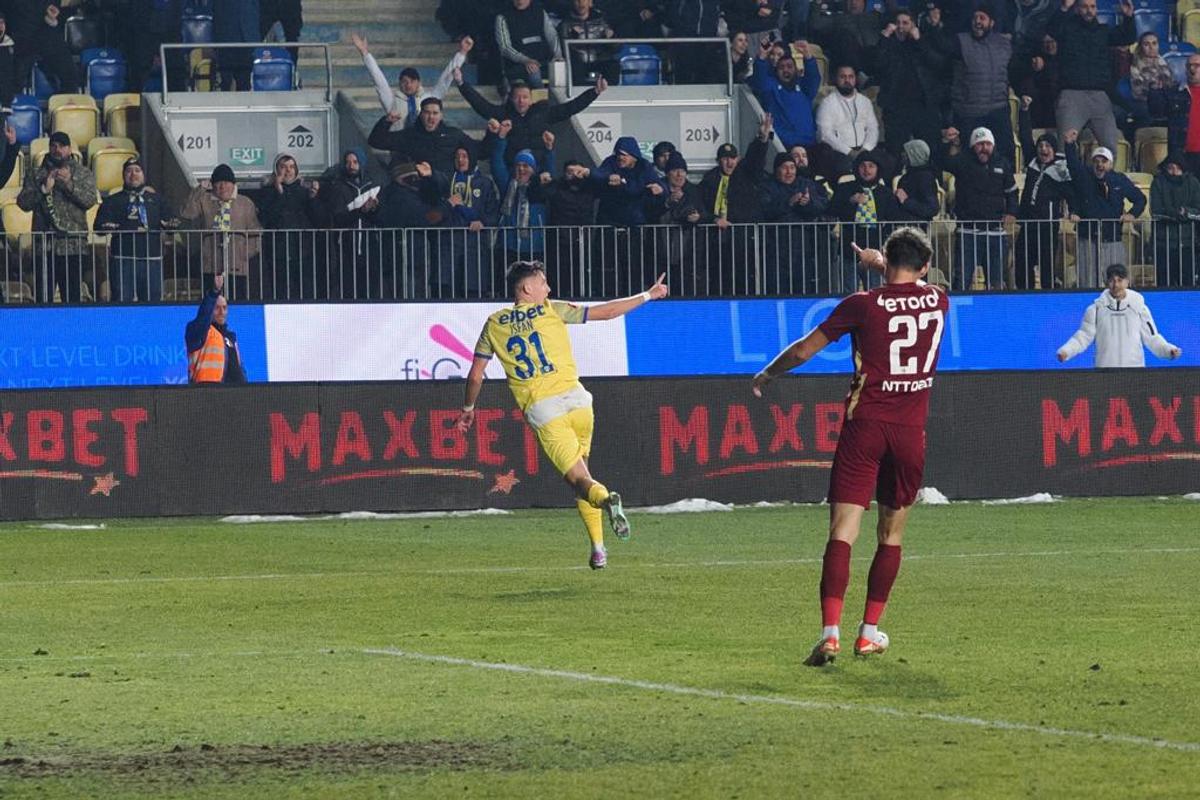 Fumatul interzis, nu și pentru președinte! 10 detalii de la Petrolul - CFR Cluj, observate de reporterii GSP prezenți la Ploiești
