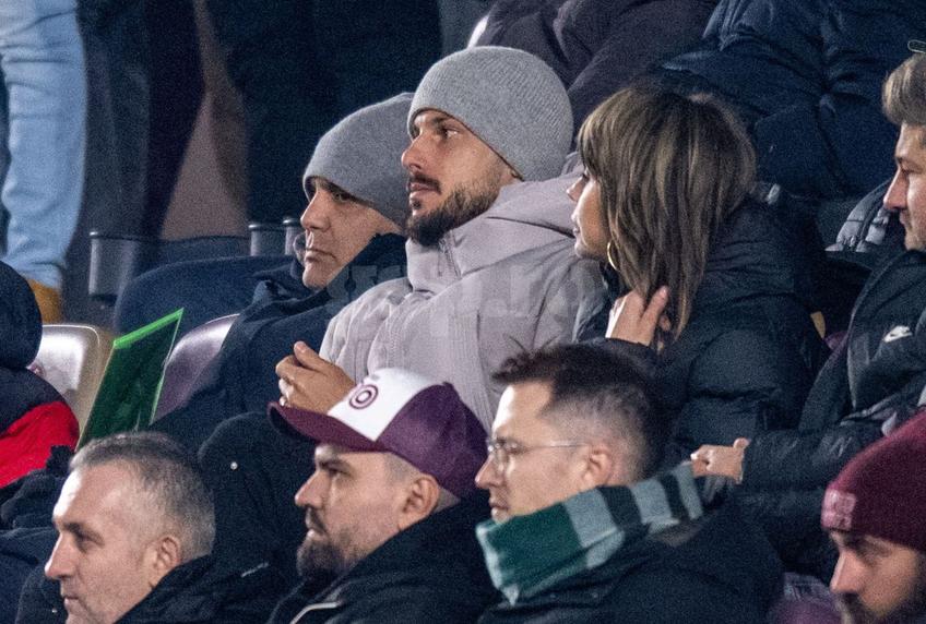 Jakub Hromada, cu geacă și căciulă gri/ foto Raed Krishan (GSP)