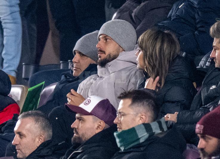 Jakub Hromada, cu geacă și căciulă gri/ foto Raed Krishan (GSP)