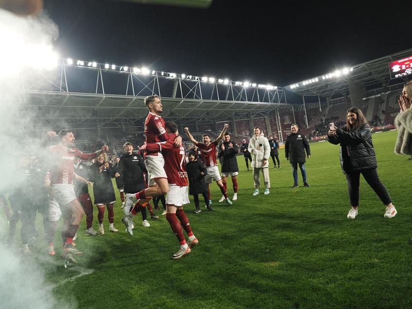 Rapid a învins-o pe Oțelul, scor 2-1, în runda cu numărul 24 din Superligă. Ermal Krasniqi (25 de ani), kosovarul din echipa gazdelor, a aflat în fața galeriei sexul viitorului copil.