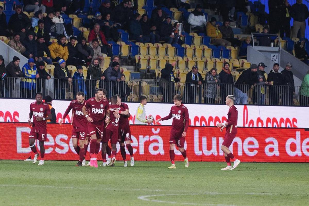 Fumatul interzis, nu și pentru președinte! 10 detalii de la Petrolul - CFR Cluj, observate de reporterii GSP prezenți la Ploiești