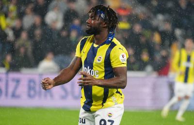 Jucătorul lui Fenerbahce s-a antrenat singur și așteaptă oferta lui Napoli