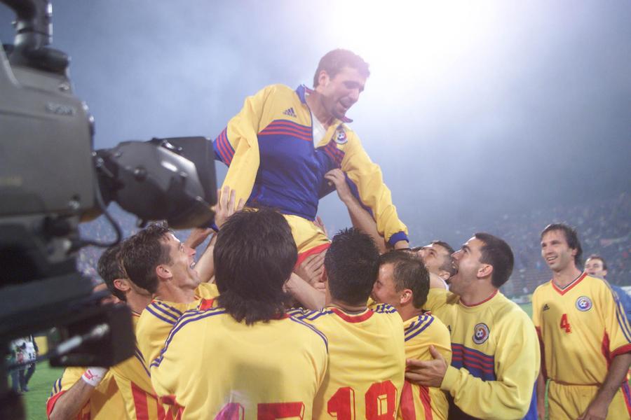 A blocat România! Seara când Gheorghe Hagi a ținut deschise 8 din 10 televizoare, fără să fie pe teren: „Nu se poate. Nu îmi iau cuvântul înapoi”
