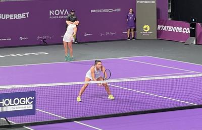 Simona Halep și Ana Bogdan, înfrângere în două seturi în optimile Transylvania Open » Româncele, dominate în setul secund de favoritele numărul 4