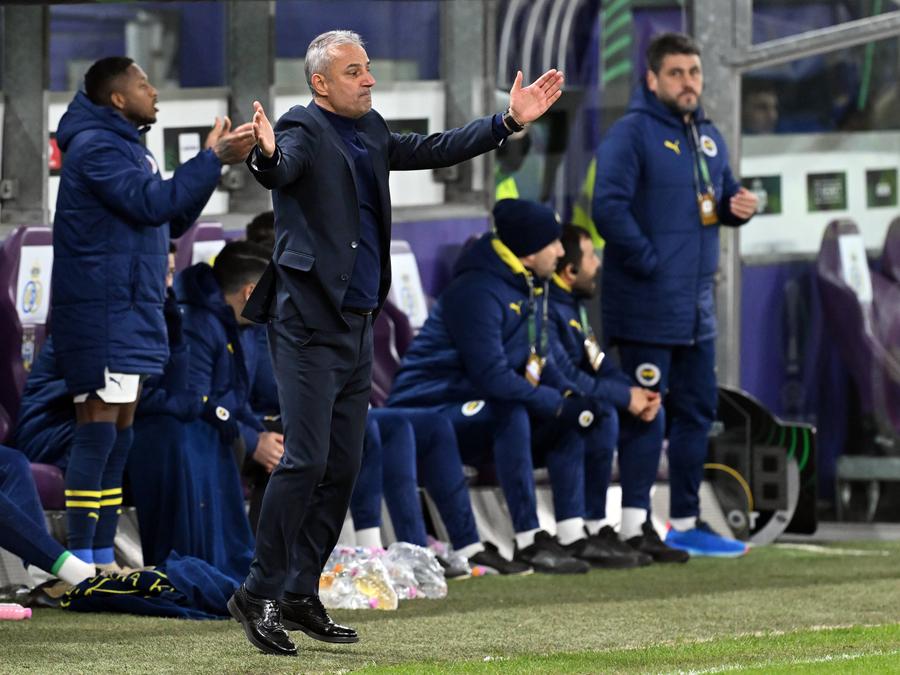 Ismail Kartal, antrenorul cu care Șumudică s-a „împuns” în repetate rânduri în Turcia, a ajuns la începutul lui 2025 în Iran, pe banca lui Persepolis. Foto: Imago Dan Petrescu „e pe lista scurtă” a unui club care îi dă de 4 ori salariul de la CFR Cluj! » Varga ar putea rămâne fără antrenor în câteva zile: „Dacă plătește clauza, e liber să plece!”
