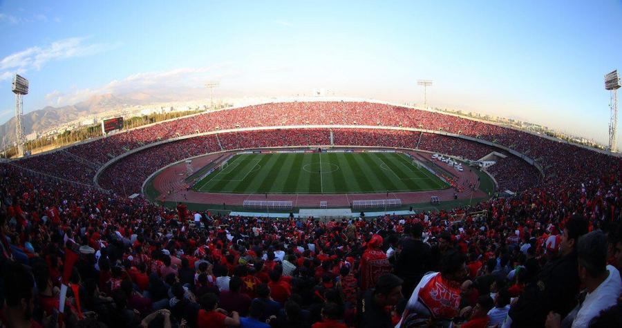 Estheglal își dispută meciurile pe ”Azadi Stadium”, cea mai mare arenă din Iran, cu o capacitate de 78.116 locuri. Foto: wikipedia Dan Petrescu „e pe lista scurtă” a unui club care îi dă de 4 ori salariul de la CFR Cluj! » Varga ar putea rămâne fără antrenor în câteva zile: „Dacă plătește clauza, e liber să plece!”
