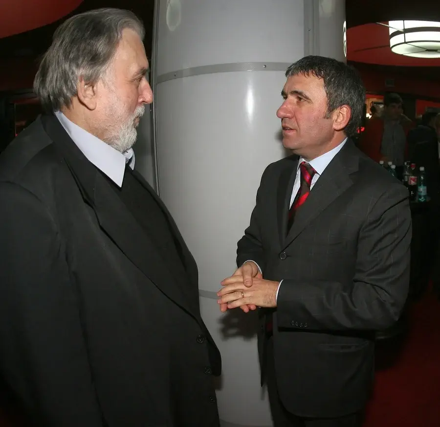 A blocat România! Seara când Gheorghe Hagi a ținut deschise 8 din 10 televizoare, fără să fie pe teren: „Nu se poate. Nu îmi iau cuvântul înapoi”