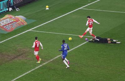 Arsenal a dat lovitura în minutul 90+7 contra lui Chelsea și s-a calificat în finala Cupei Ligii Angliei