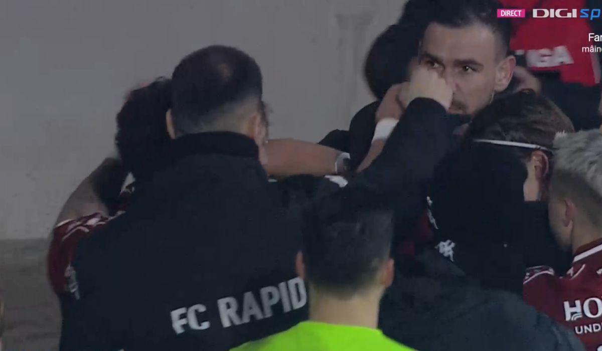 Imagini incredibile după Hermannstadt - Rapid » Cristian Manea, în lacrimi, consolat de coechipieri, a „uitat” rapid și a început să înjure Steaua