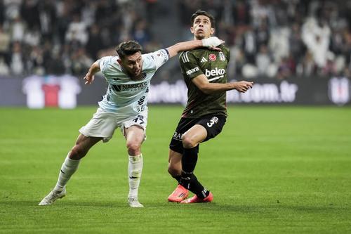 Abat Aymbetov (stânga) semnează cu Petrolul / foto: Imago Images