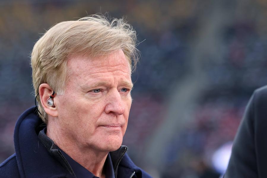Roger Goodell, comisarul NFL / Imago Images Artistul Bad Bunny va cânta în pauza de la Super Bowl » Controversele din spatele deciziei