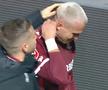 Cristi Manea, în lacrimi după Hermannstadt - Rapid, consolat de colegi / foto: captură Digi Sport