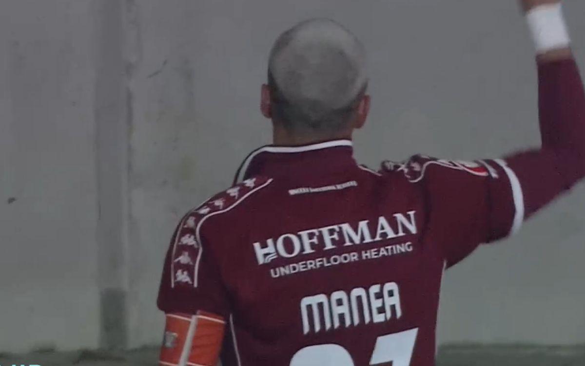Imagini incredibile după Hermannstadt - Rapid » Cristian Manea, în lacrimi, consolat de coechipieri, a „uitat” rapid și a început să înjure Steaua