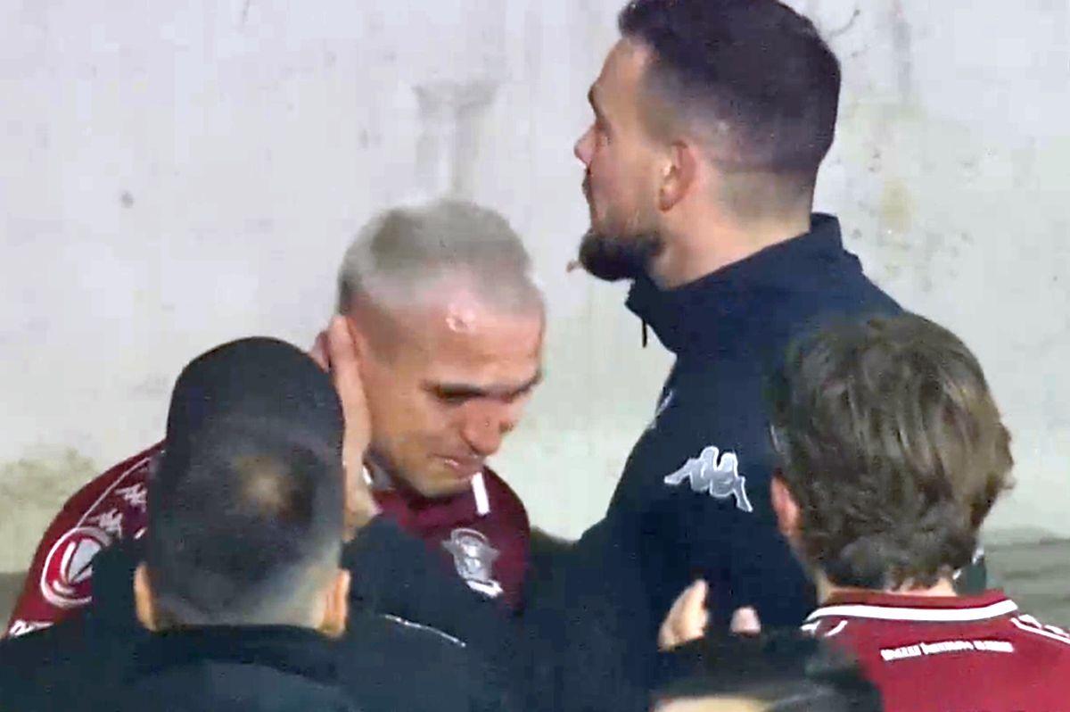 Imagini incredibile după Hermannstadt - Rapid » Cristian Manea, în lacrimi, consolat de coechipieri, a „uitat” rapid și a început să înjure Steaua