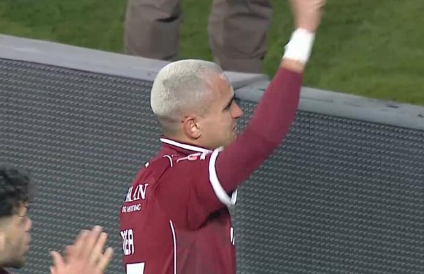Imagini incredibile după Hermannstadt - Rapid » Cristian Manea, în lacrimi, consolat de coechipieri, a „uitat” rapid și a început să înjure Steaua