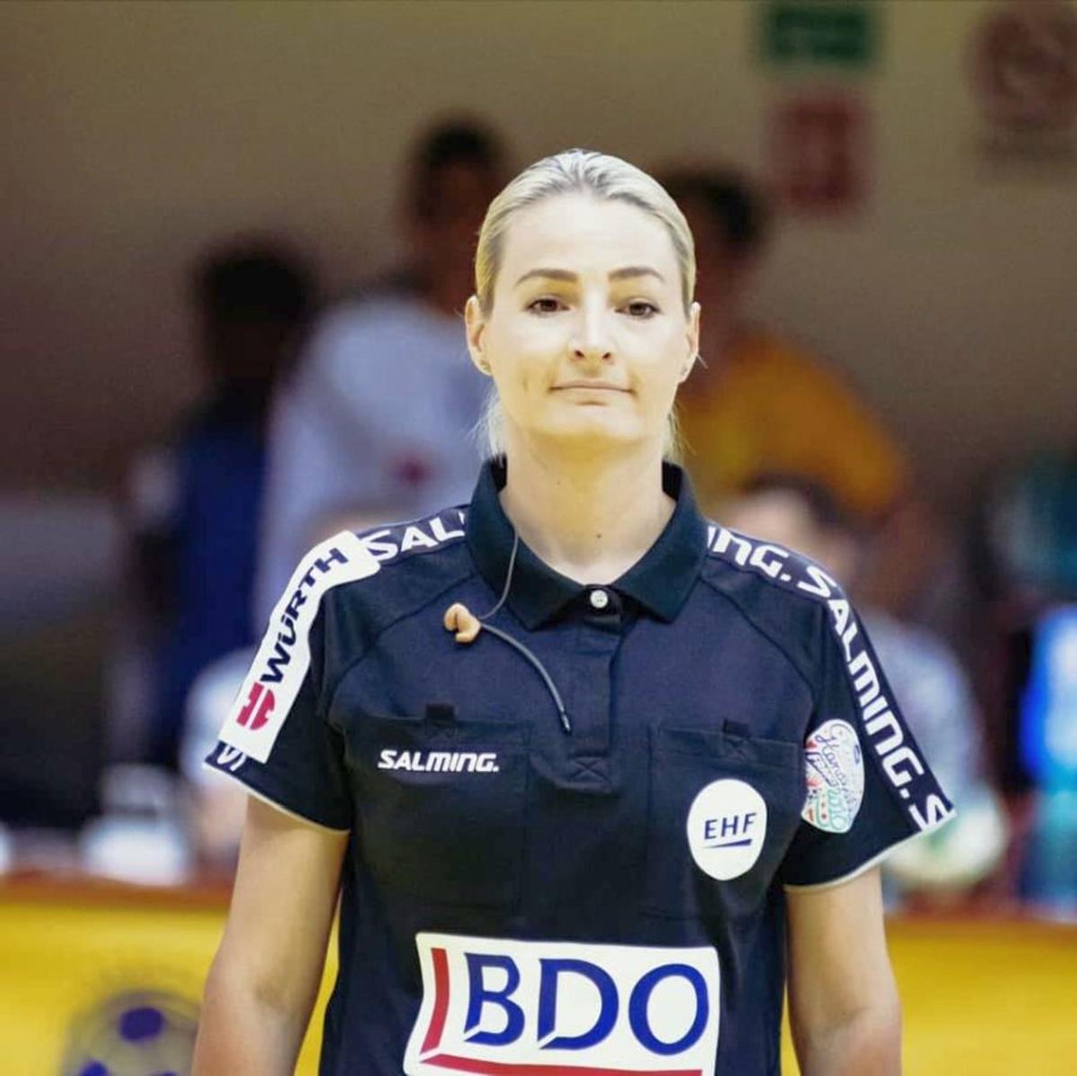 GALERIE FOTO Premieră la Dinamo - Steaua: ele vor conduce derby-ul! » Controversă: una dintre arbitre e angajată MApN